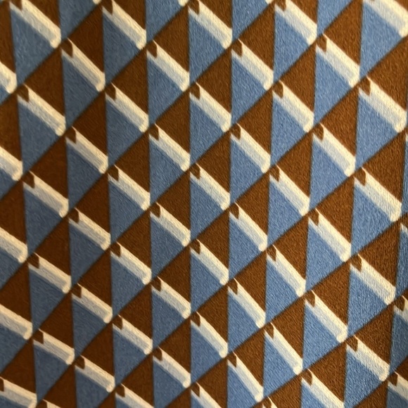 Melloday long sleeved blue and dark brown triangular pattern. Size Medium - Picture 4 of 6